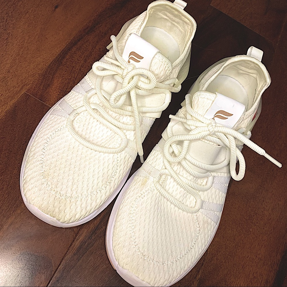 Fabletics White Avalon Performance Sneaker size 9
